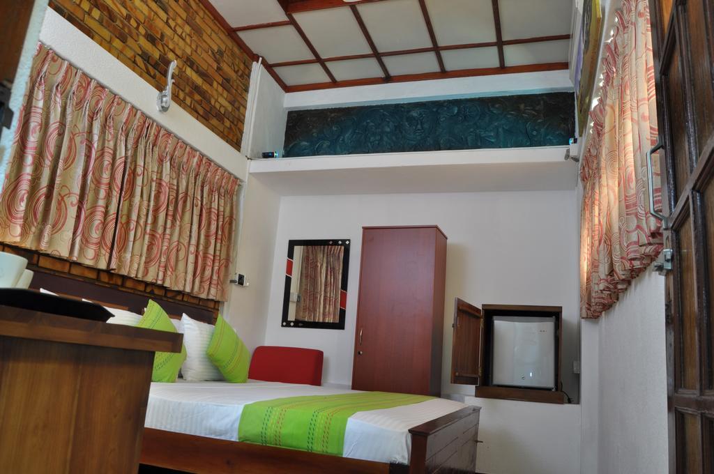 Guest Ryan Hotel Katunayaka Bagian luar foto