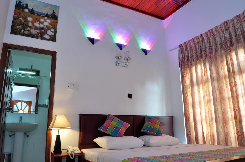 Guest Ryan Hotel Katunayaka Bagian luar foto