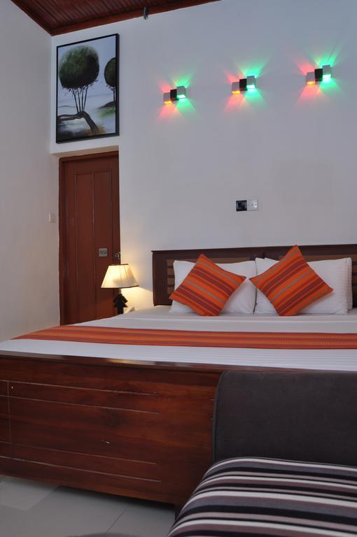Guest Ryan Hotel Katunayaka Bagian luar foto
