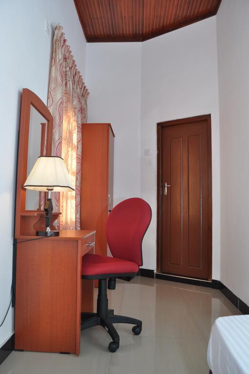 Guest Ryan Hotel Katunayaka Bagian luar foto