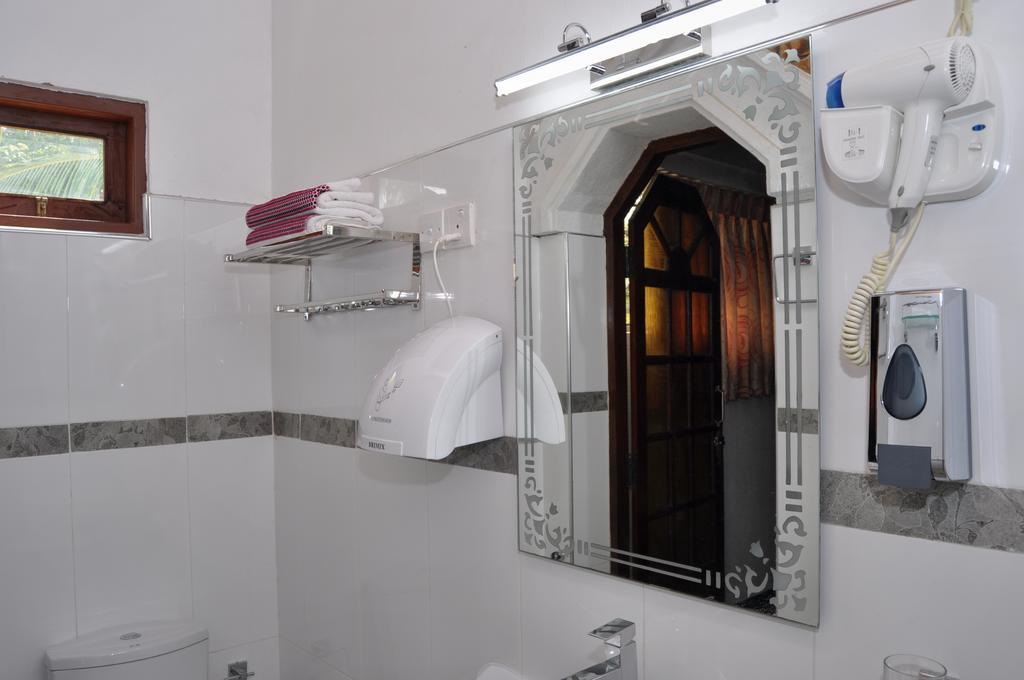 Guest Ryan Hotel Katunayaka Bagian luar foto