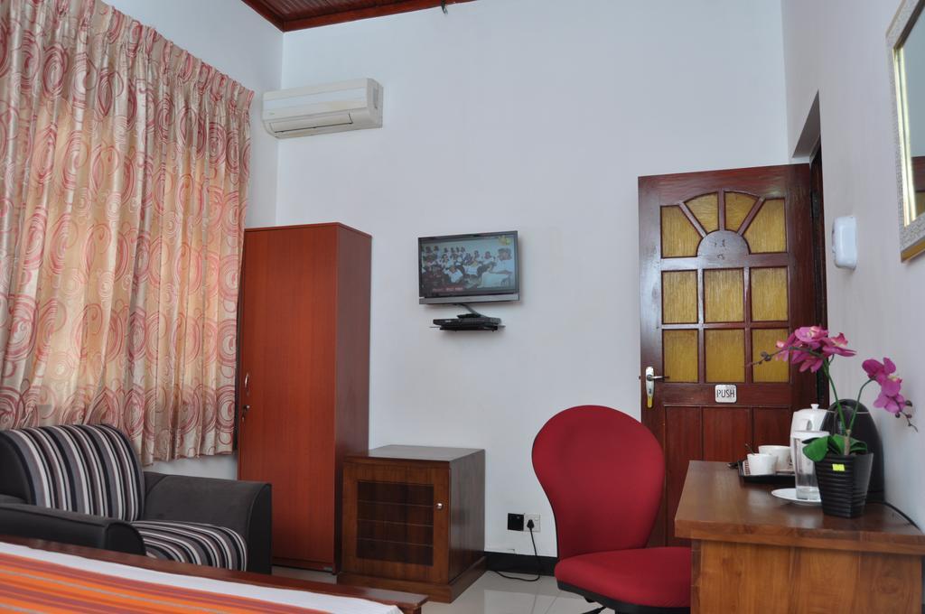Guest Ryan Hotel Katunayaka Bagian luar foto