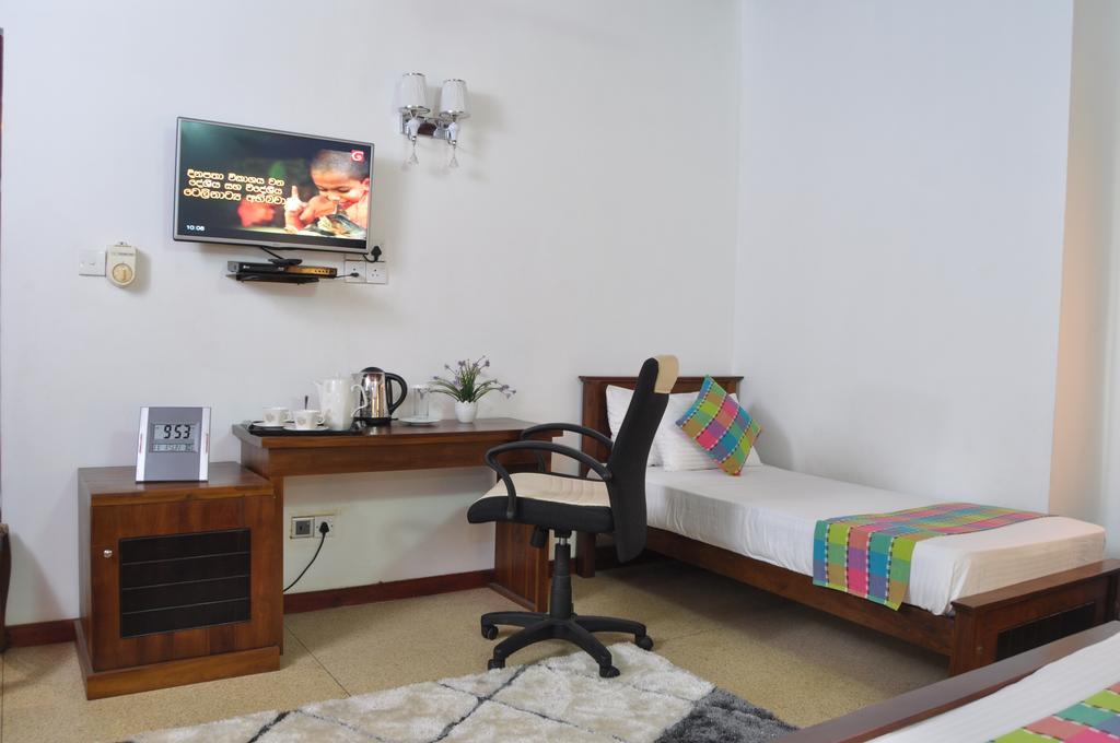 Guest Ryan Hotel Katunayaka Bagian luar foto