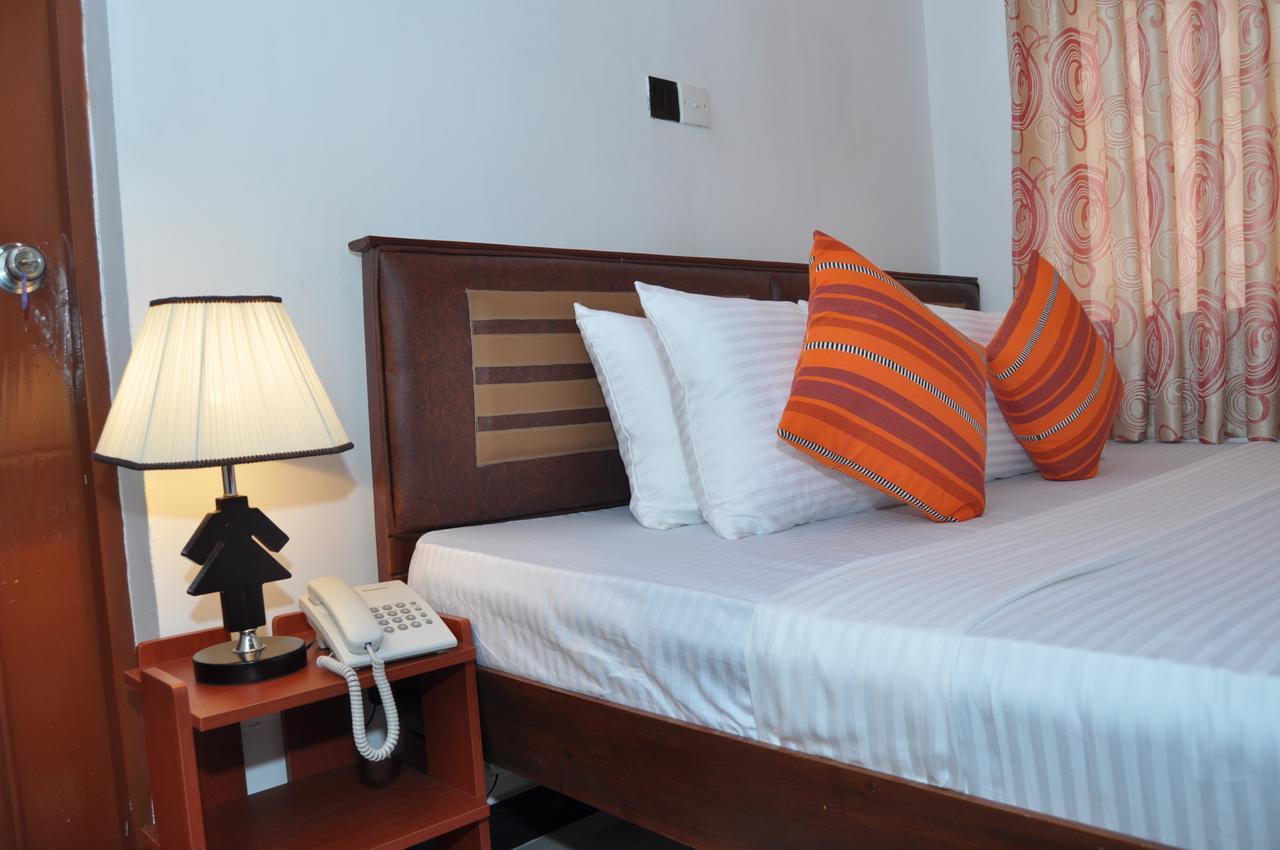 Guest Ryan Hotel Katunayaka Bagian luar foto