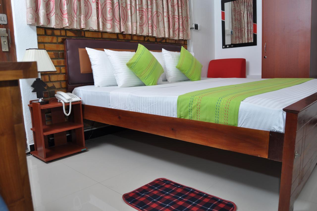 Guest Ryan Hotel Katunayaka Bagian luar foto