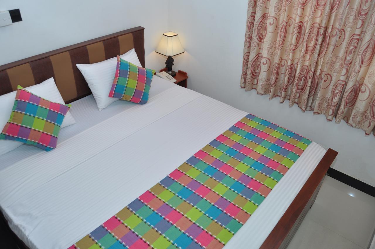 Guest Ryan Hotel Katunayaka Bagian luar foto