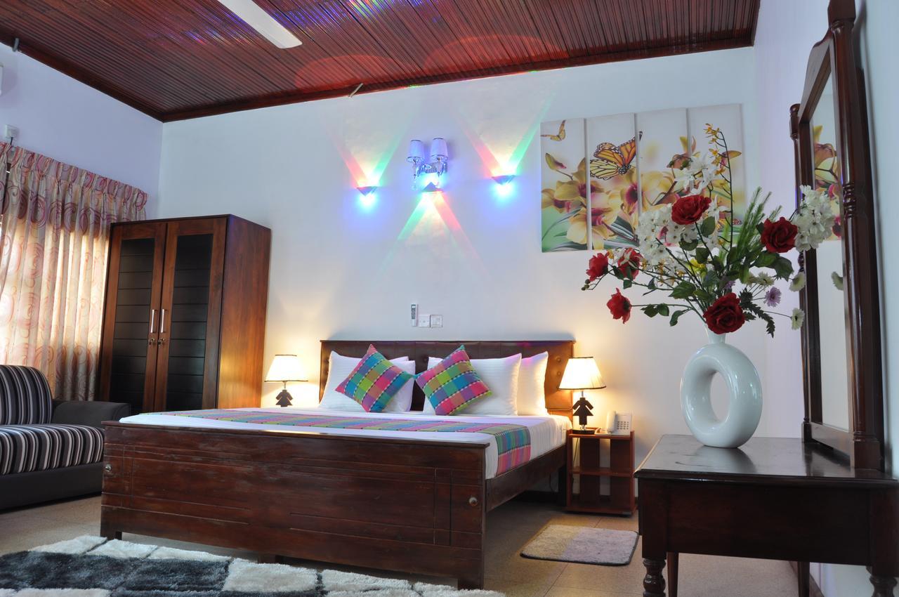 Guest Ryan Hotel Katunayaka Bagian luar foto