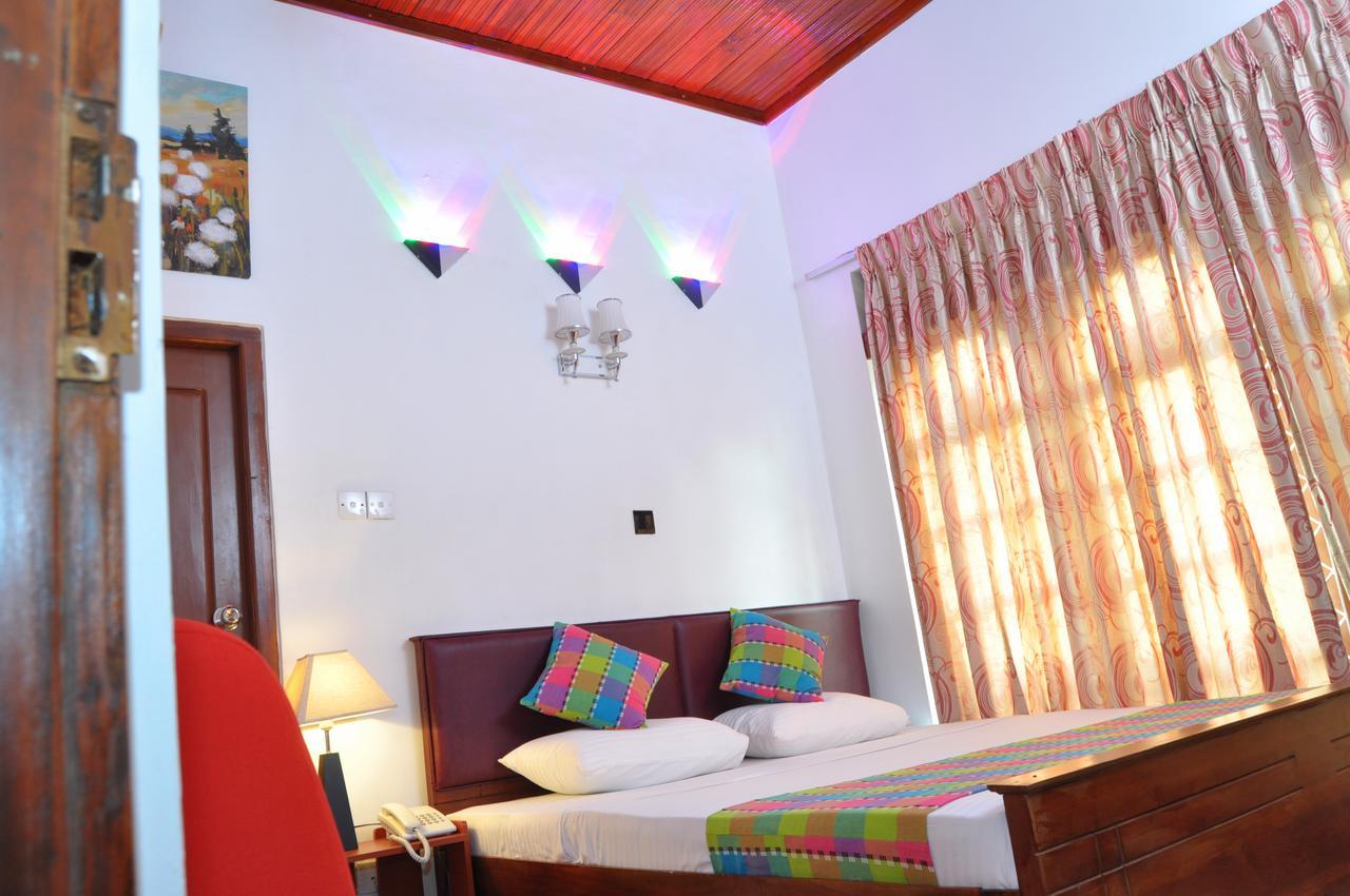 Guest Ryan Hotel Katunayaka Bagian luar foto
