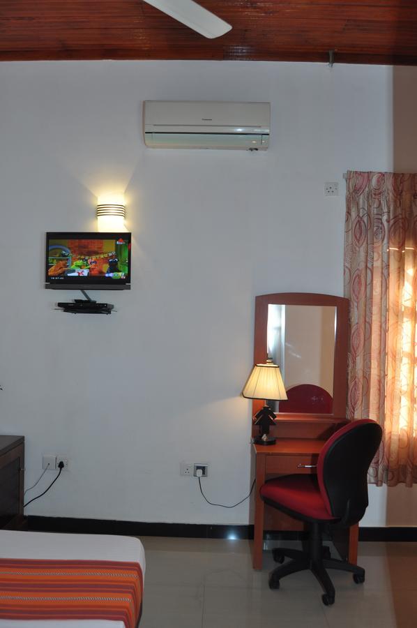 Guest Ryan Hotel Katunayaka Bagian luar foto