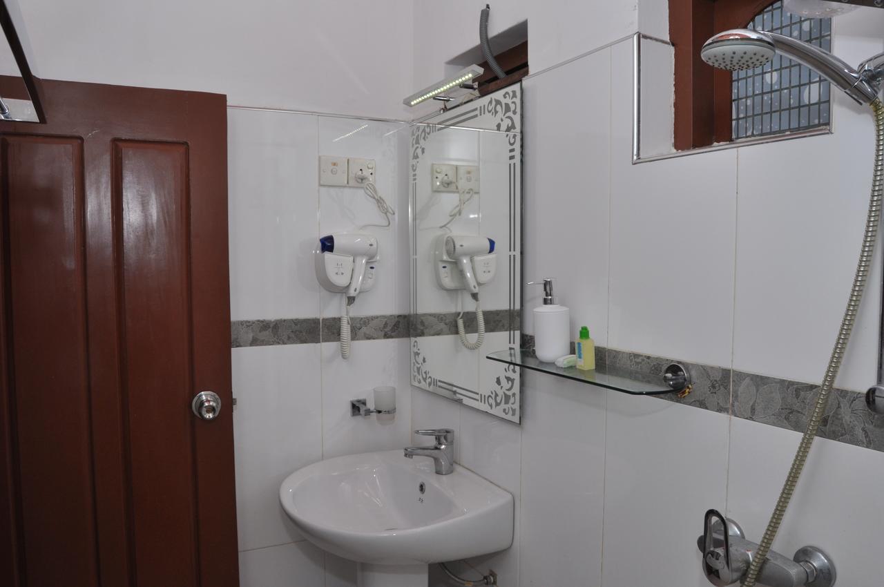 Guest Ryan Hotel Katunayaka Bagian luar foto