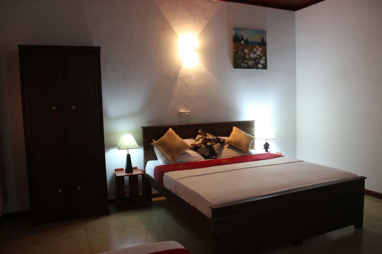 Guest Ryan Hotel Katunayaka Bagian luar foto